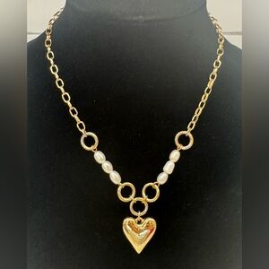 💛 Ann Taylor Gold-tone Heart Necklace w/gold ring & faux Pearl Accents